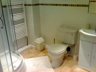  The Farmhouse Main Bathroom - 4 Star Self Catering Accommodation